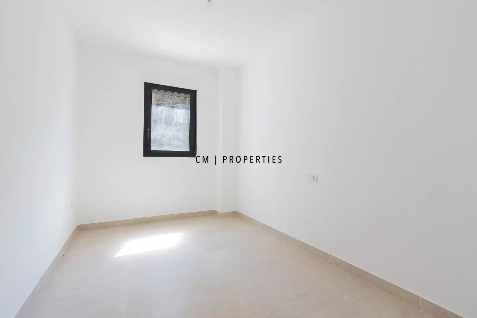 Habitación de Casa adosada en venta en Chiva con Aire acondicionado, Calefacción y Jardín privado