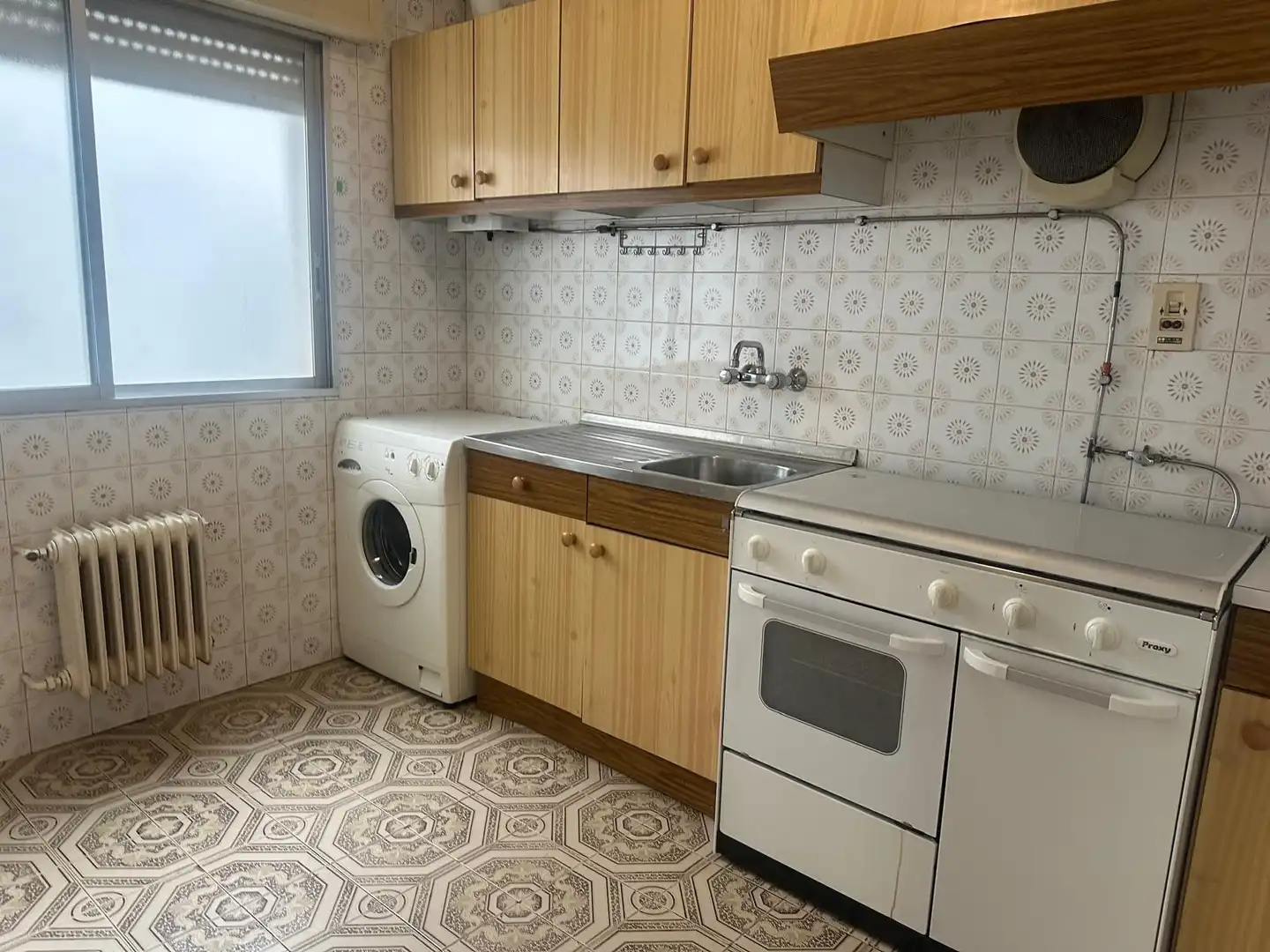 Kitchen of Flat for sale in Ourense Capital   with Heating and Balcony