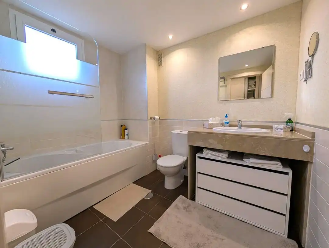 Bathroom of Apartments for sale in La Alcaidesa  with Air Conditioner, Heating and Terrace
