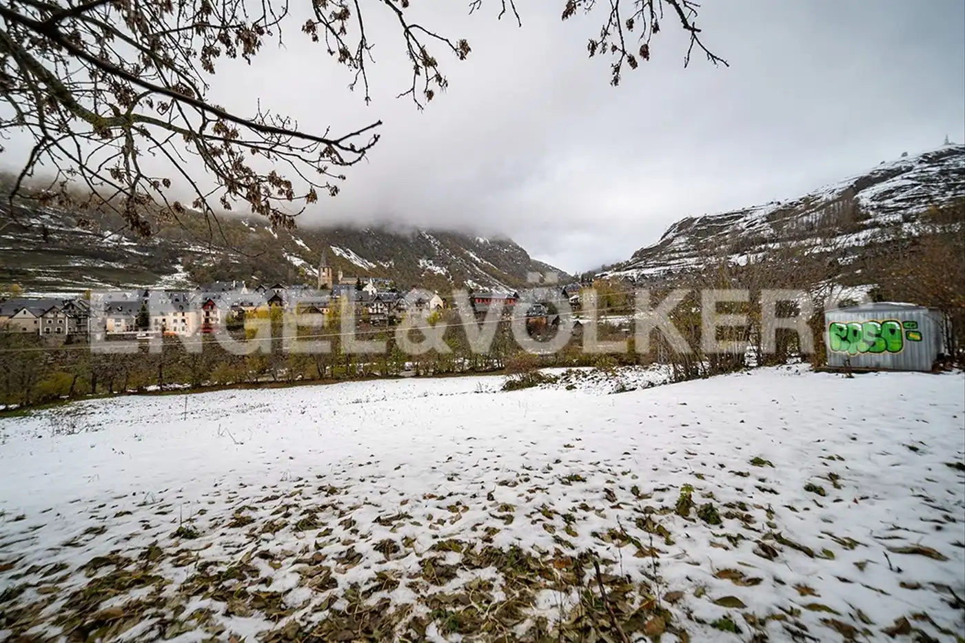 Residential for sale in Naut Aran