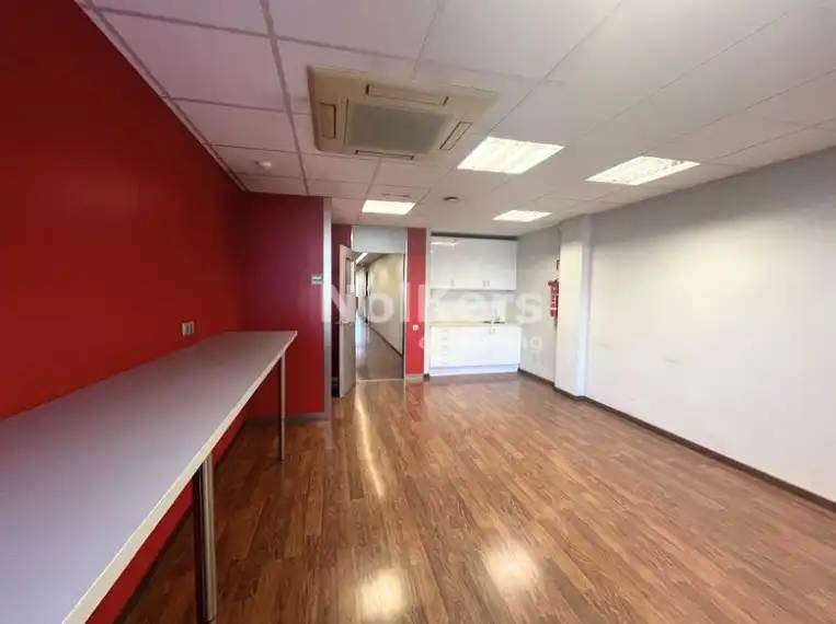 Office for sale in Barcelona  with Air Conditioner and Heating