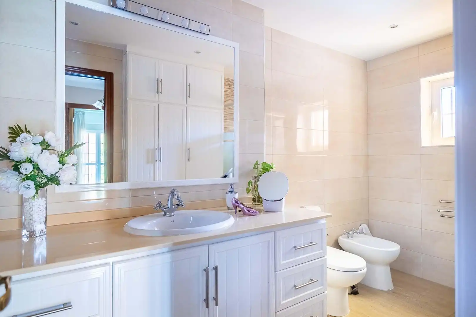 Baño de Casa o chalet en venta en Sevilla con Aire acondicionado, Calefacción y Jardín privado