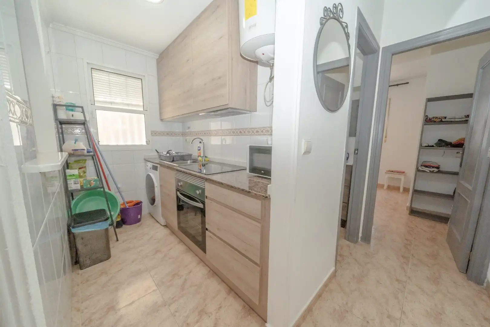 Cocina de Apartamento de alquiler en Torrevieja con Aire acondicionado, Terraza y Piscina