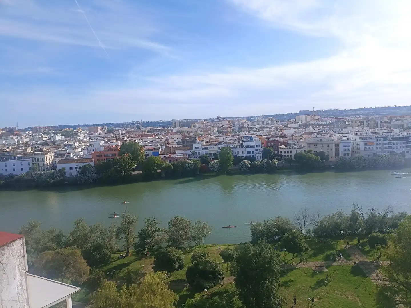 Vista exterior de Pis de lloguer en Sevilla amb Aire condicionat, Terrassa i Traster