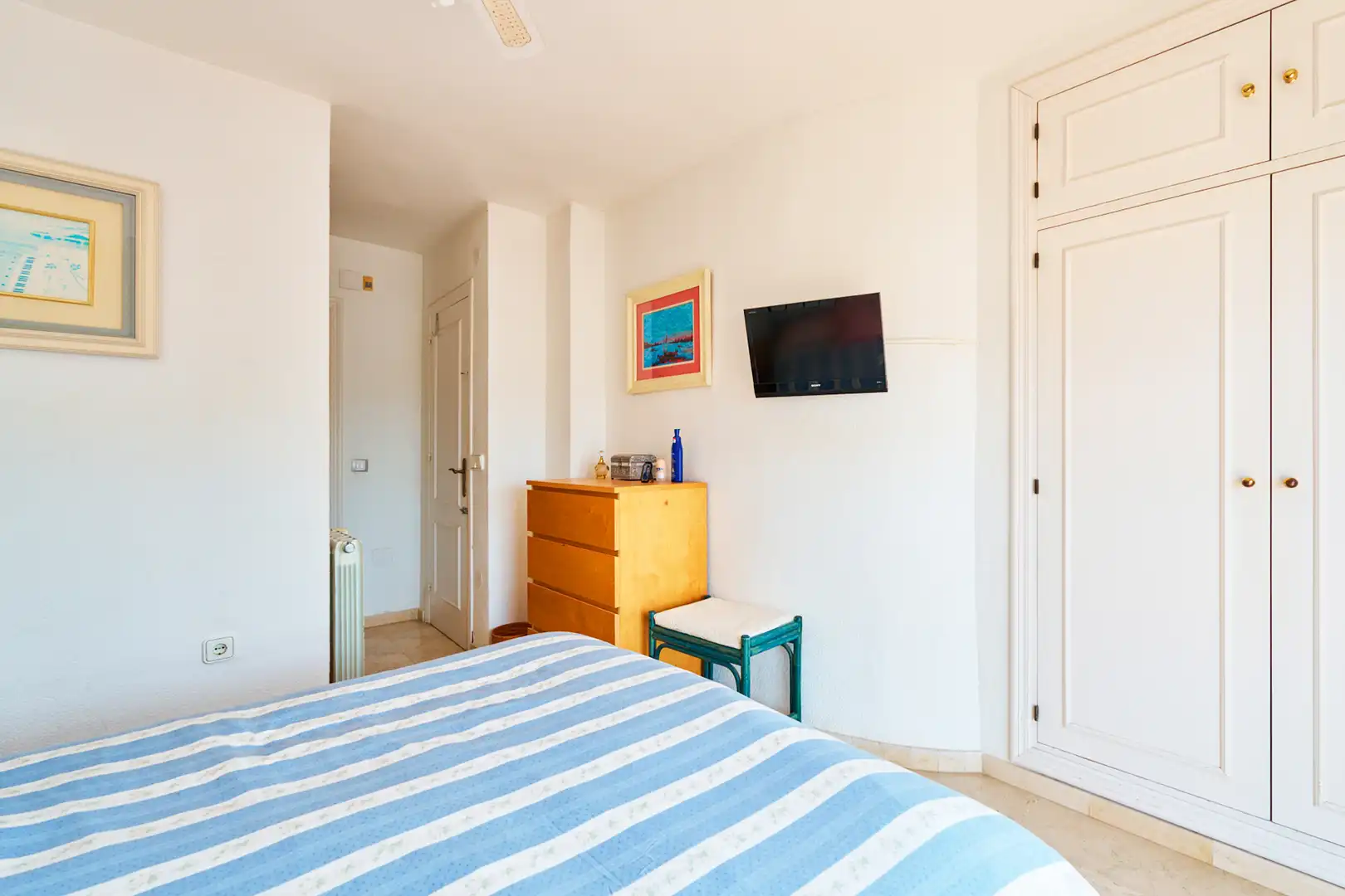 Schlafzimmer von Einfamilien-Reihenhaus zum Verkauf in Marbella mit Klimaanlage, Heizung und Terrasse