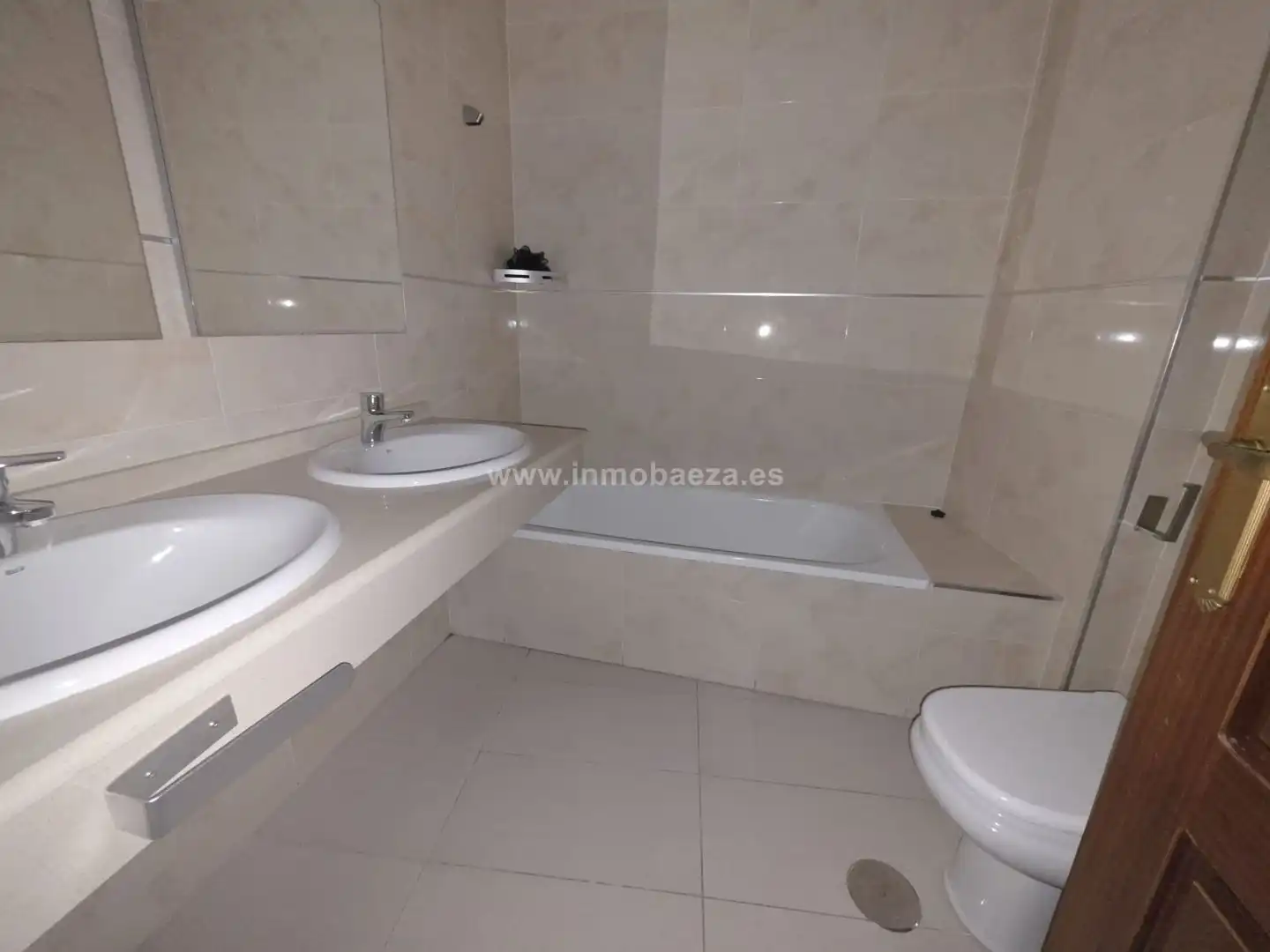 Bathroom of Duplexes for sale in Baeza  with Air Conditioner, Heating and Furnished