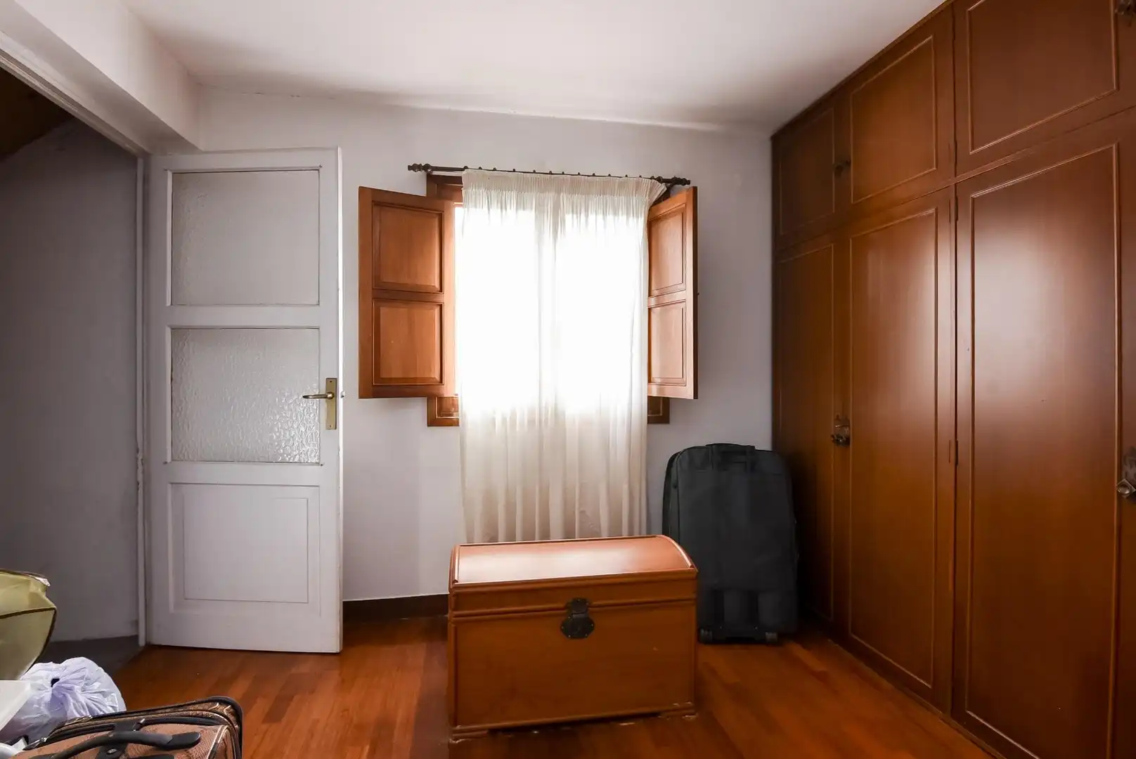 Dormitori de Casa o xalet en venda en A Coruña Capital  amb Calefacció, Jardí privat i Parquet