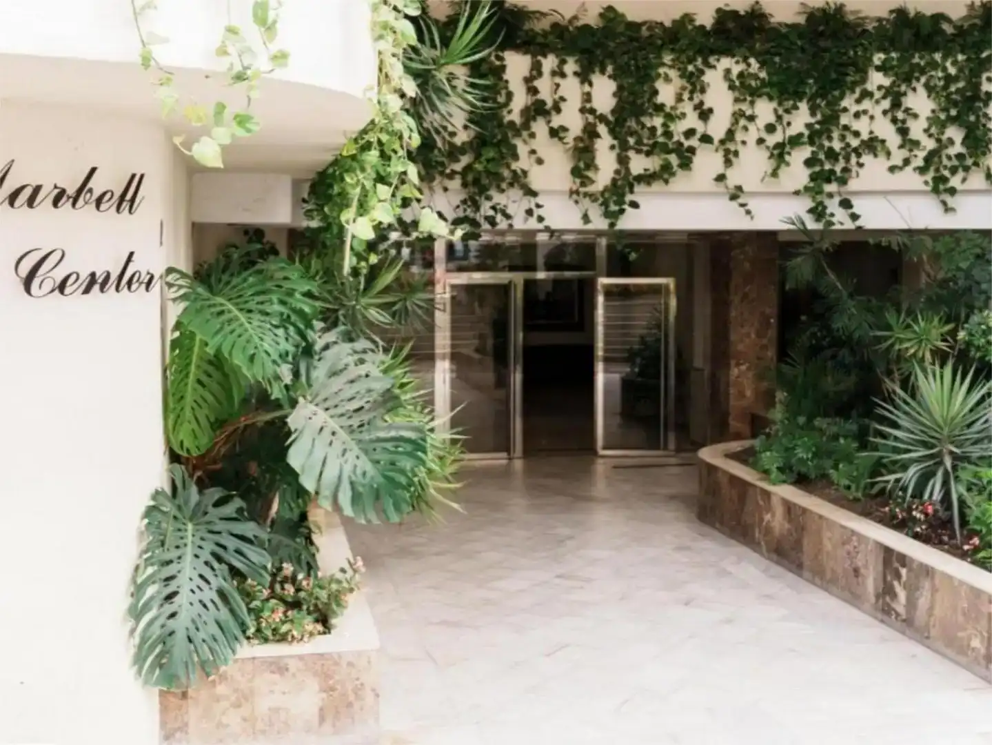 Wohnung zur Miete in Marbella mit Klimaanlage, Schwimmbad und Balkon