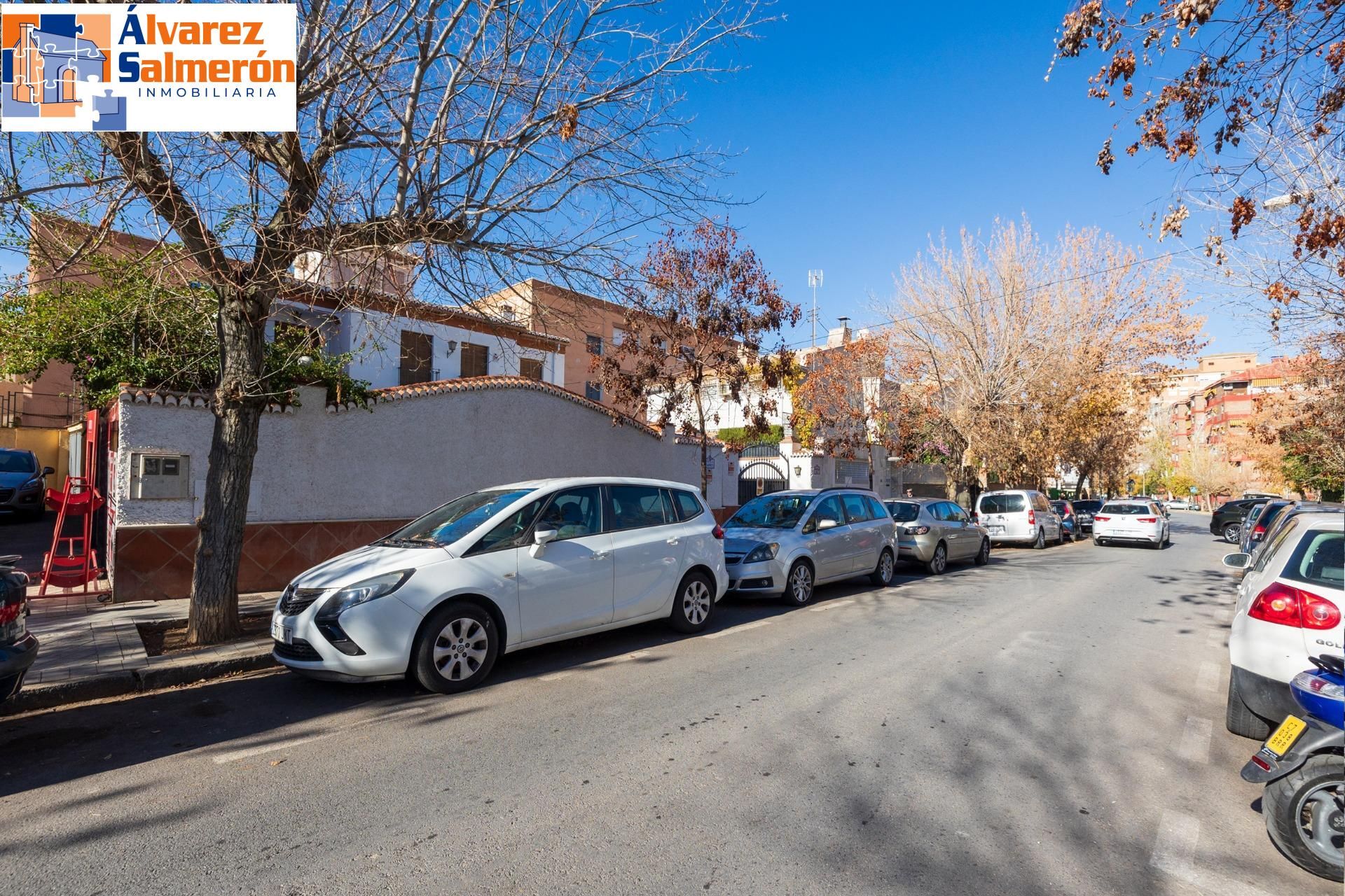 Vista exterior de Casa o xalet en venda en  Granada Capital amb Aire condicionat, Calefacció i Jardí privat