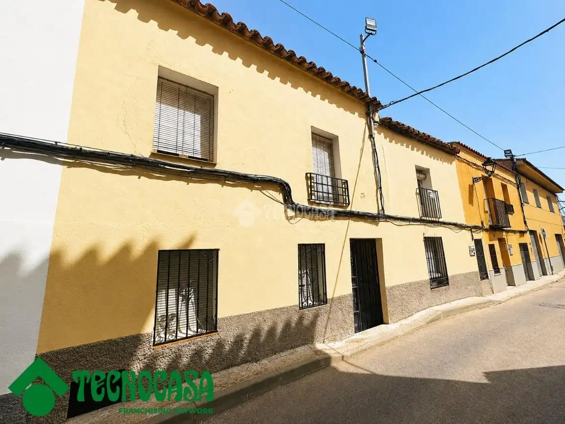 Vista exterior de Casa adosada en venda en Navahermosa