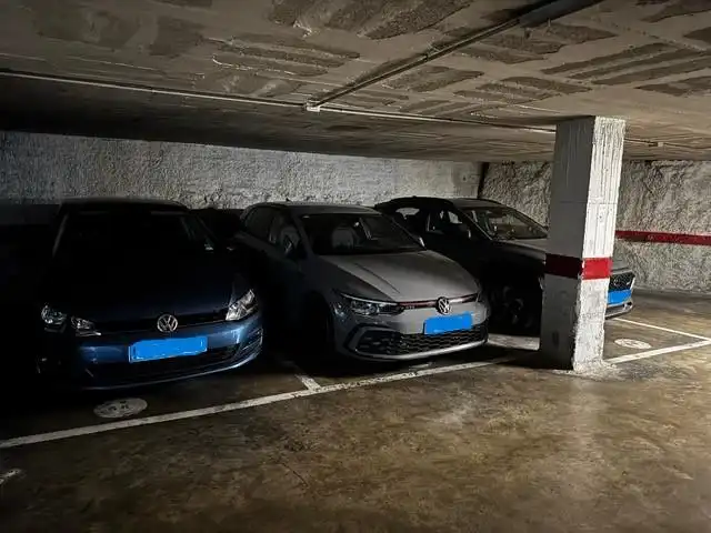 Parkplatz von Garage zum Verkauf in Girona