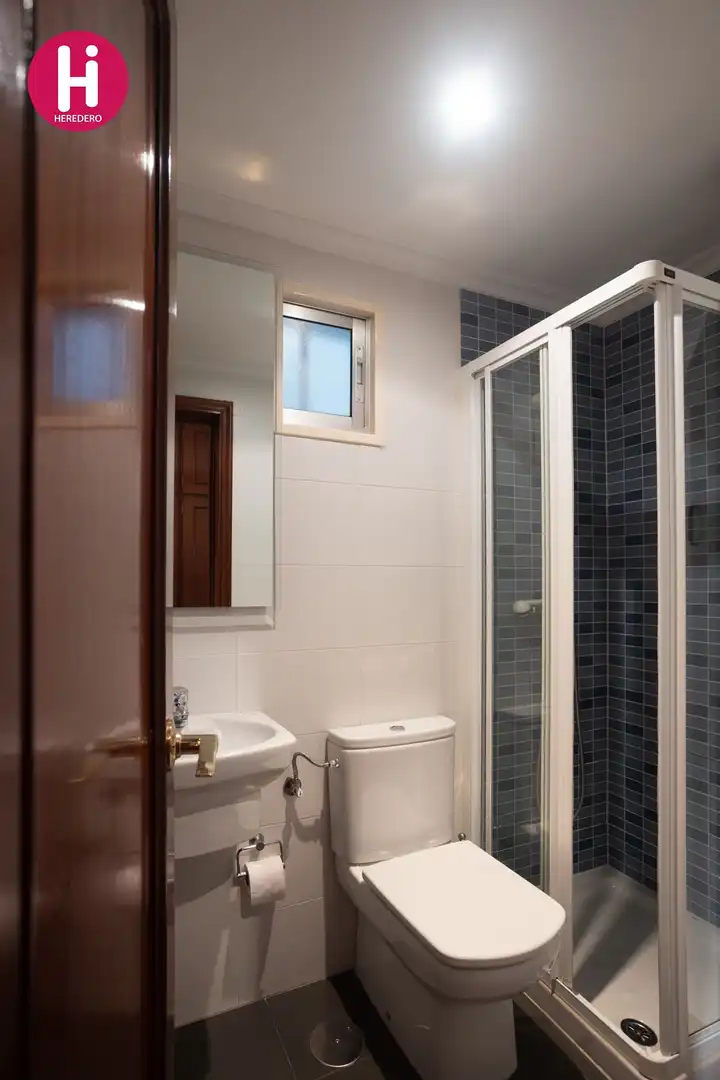 Badezimmer von Wohnung zum Verkauf in Vigo  mit Heizung und Abstellraum
