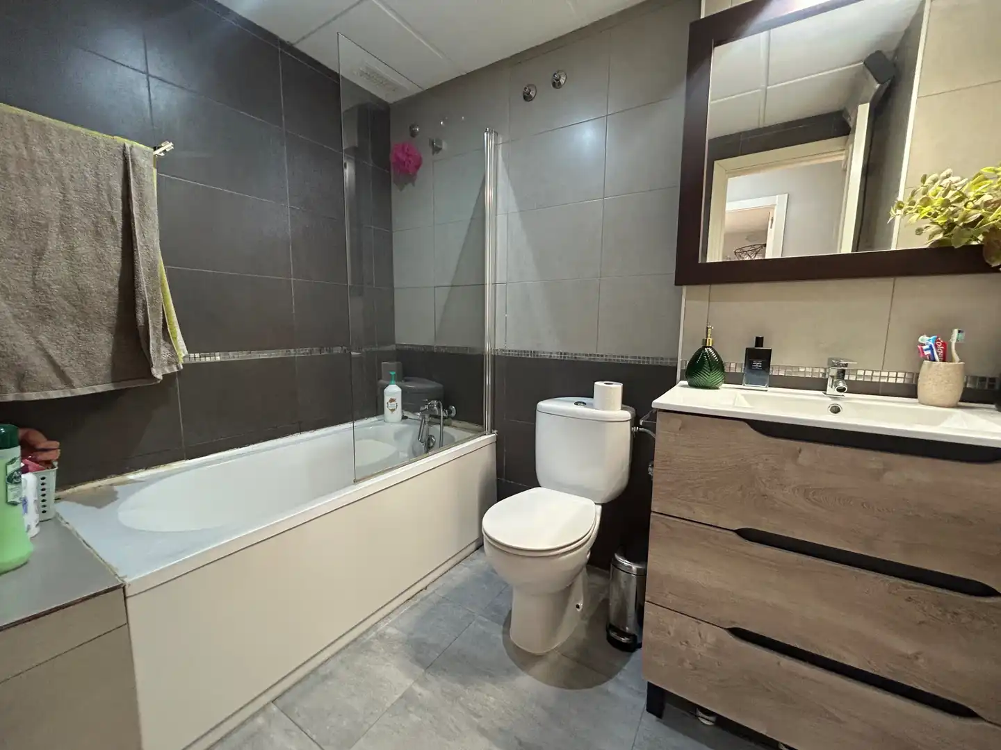 Baño de Dúplex en venta en Almería con Aire acondicionado, Terraza y Piscina comunitaria
