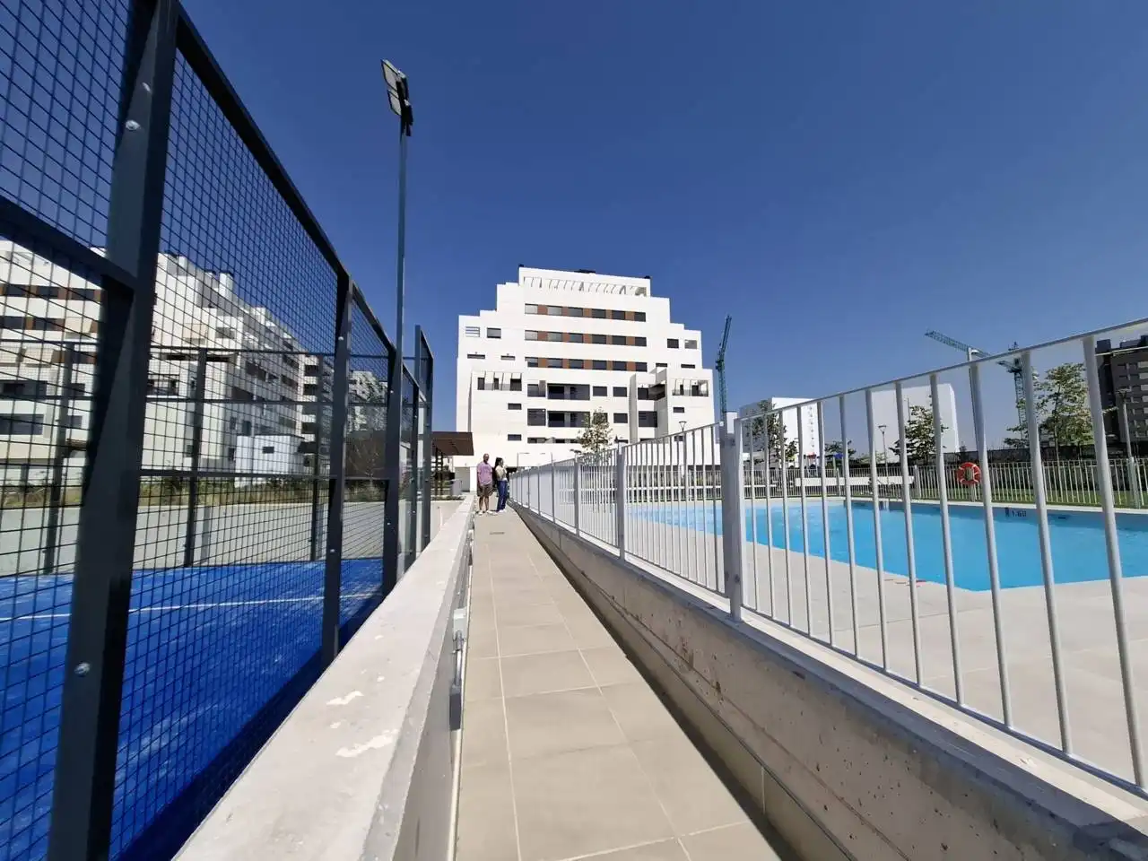 Swimming pool of Flat for rent in Madrid  with Air Conditioner, Heating and Terrace