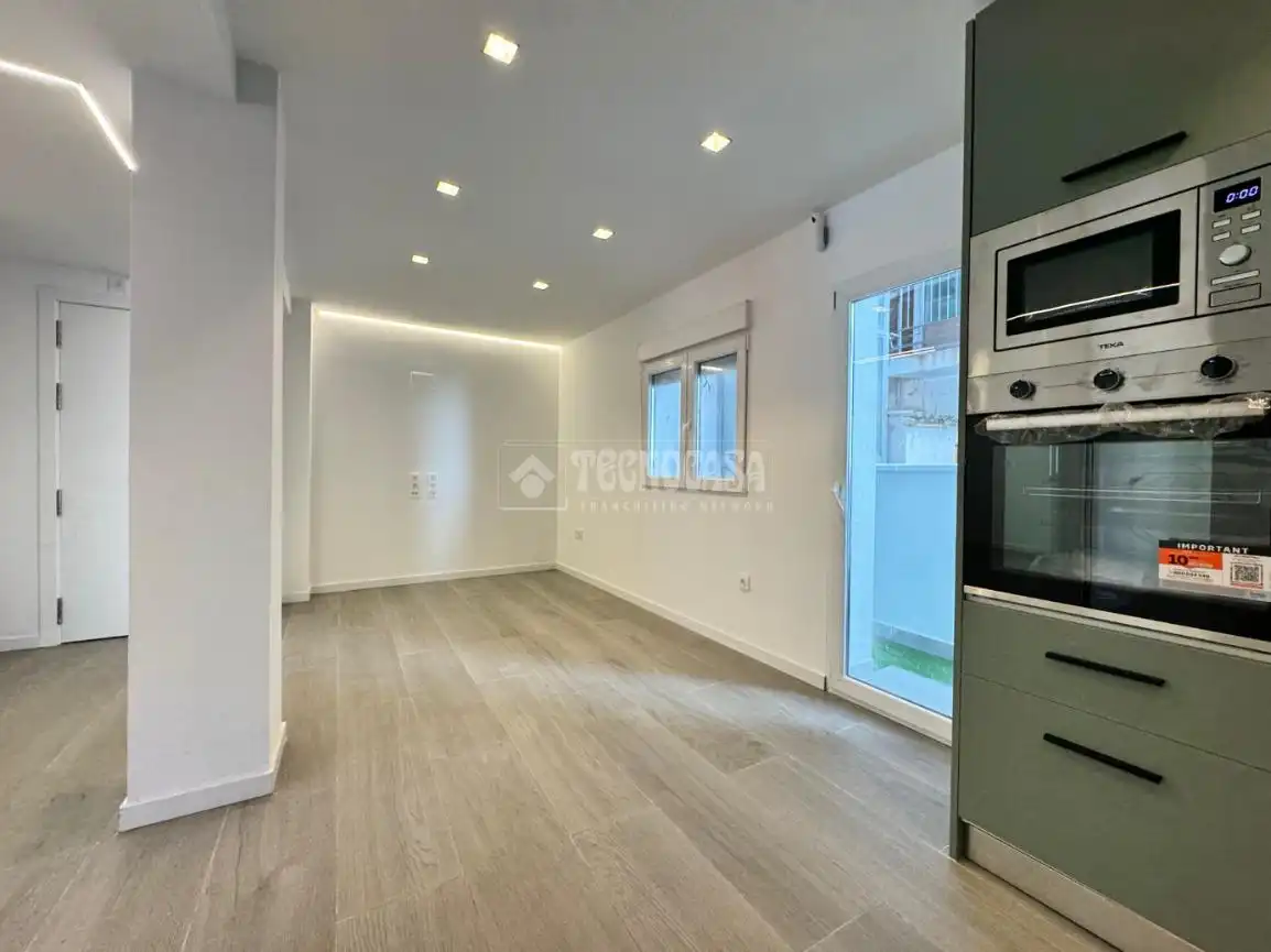 Living room of Flat for sale in Alcobendas  with Air Conditioner and Heating