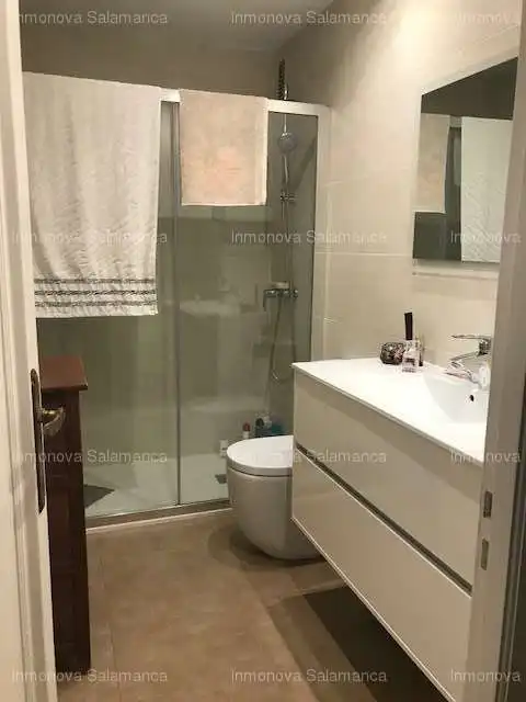 Bathroom of Flat for rent in Salamanca  with Heating, Terrace and Furnished