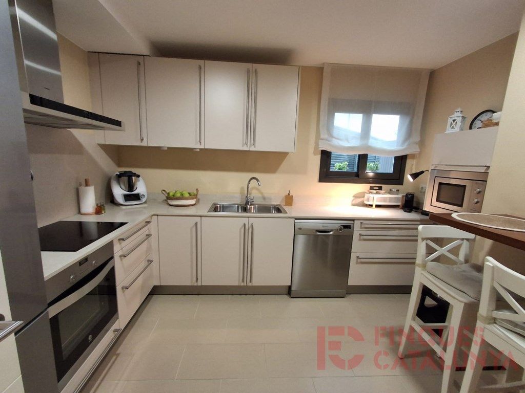 Kitchen of Planta baja for sale in Bescanó