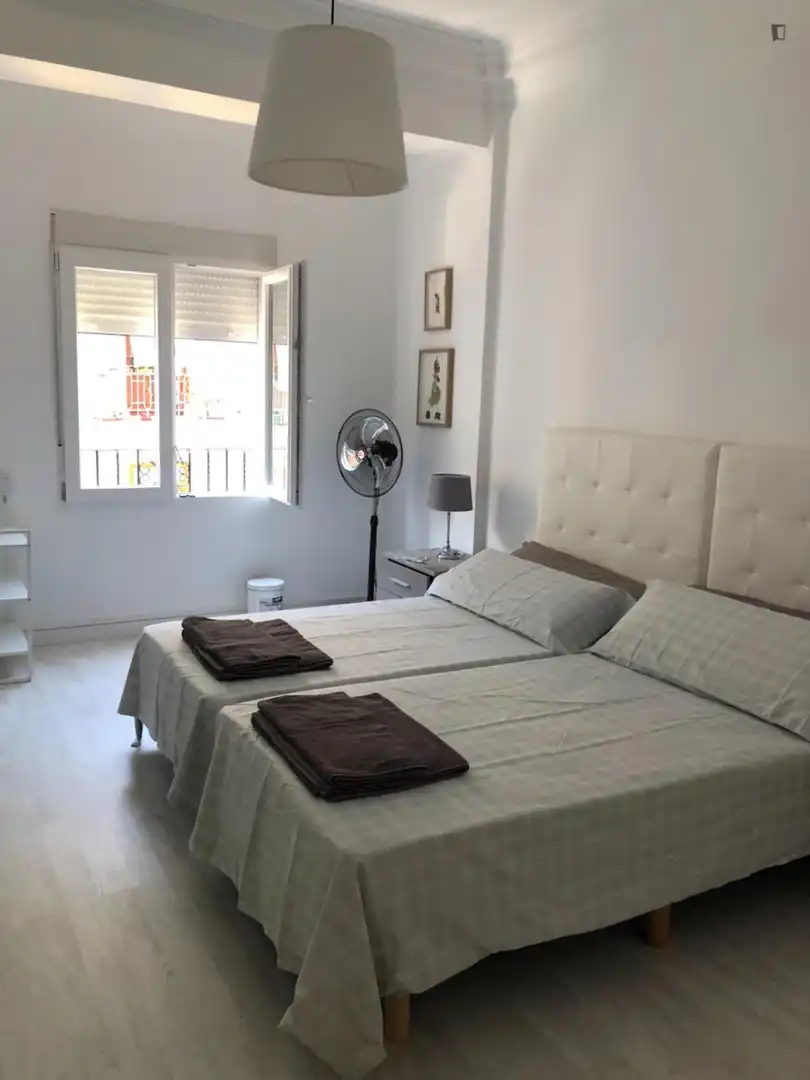 Schlafzimmer von Wohnungen zur Miete in Valencia mit Möbliert, Ofen und Waschmaschine