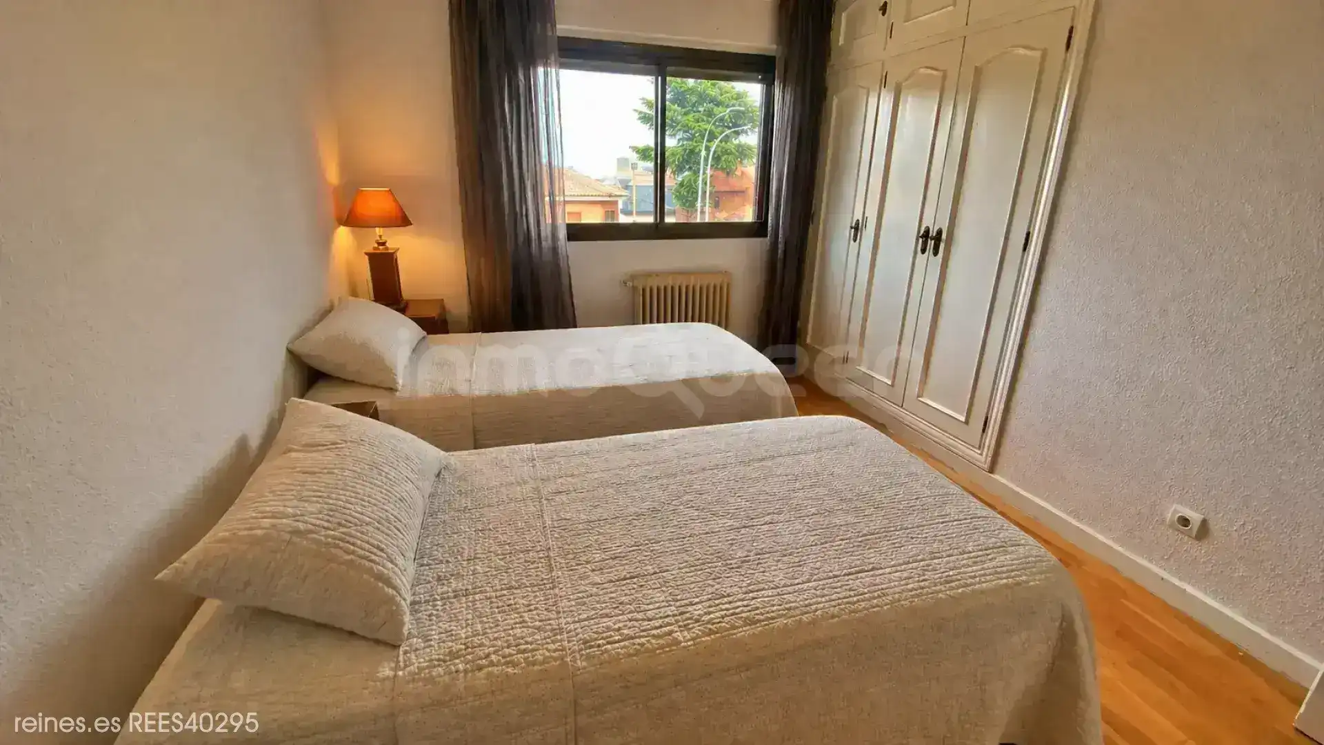 Dormitori de Casa o xalet en venda en Madrid amb Calefacció, Jardí privat i Terrassa