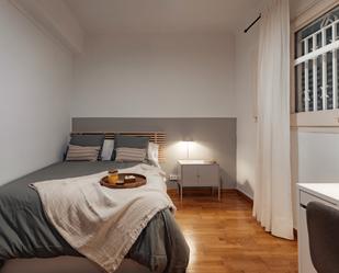 Bedroom of Flat to share in  Barcelona Capital  with Heating, Furnished and Oven