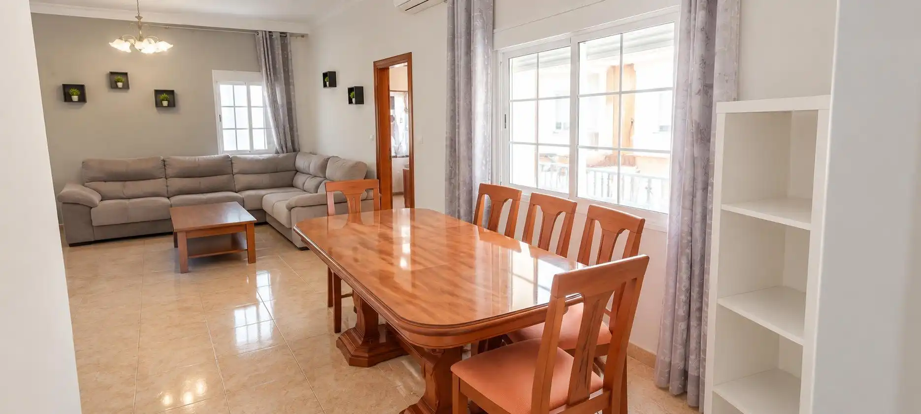 Piso en venta en La Línea de la Concepción, Cádiz