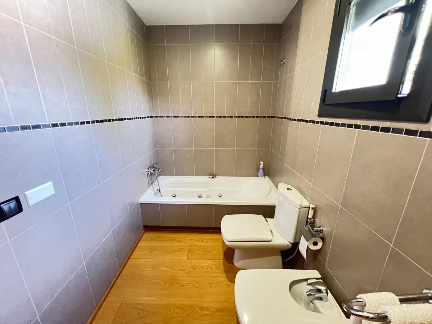 Bany de Casa o xalet en venda en La Roca del Vallès amb Aire condicionat, Calefacció i Jardí privat