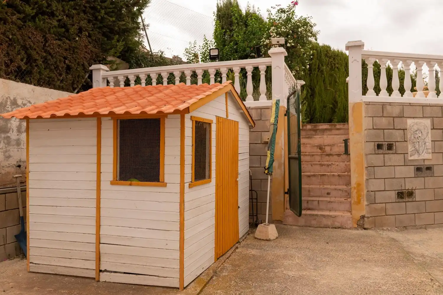 Vista exterior de Casa o xalet en venda en Alicante / Alacant amb Aire condicionat, Calefacció i Jardí privat