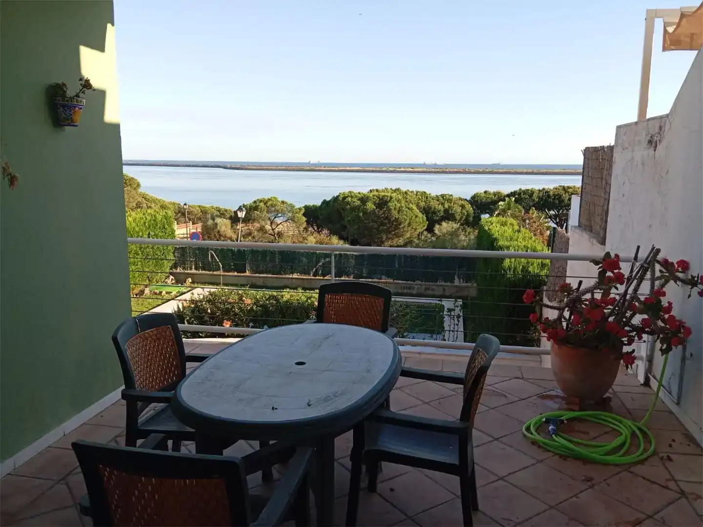 Terrasse von Wohnung zur Miete in Mazagón mit Klimaanlage, Privatgarten und Schwimmbad