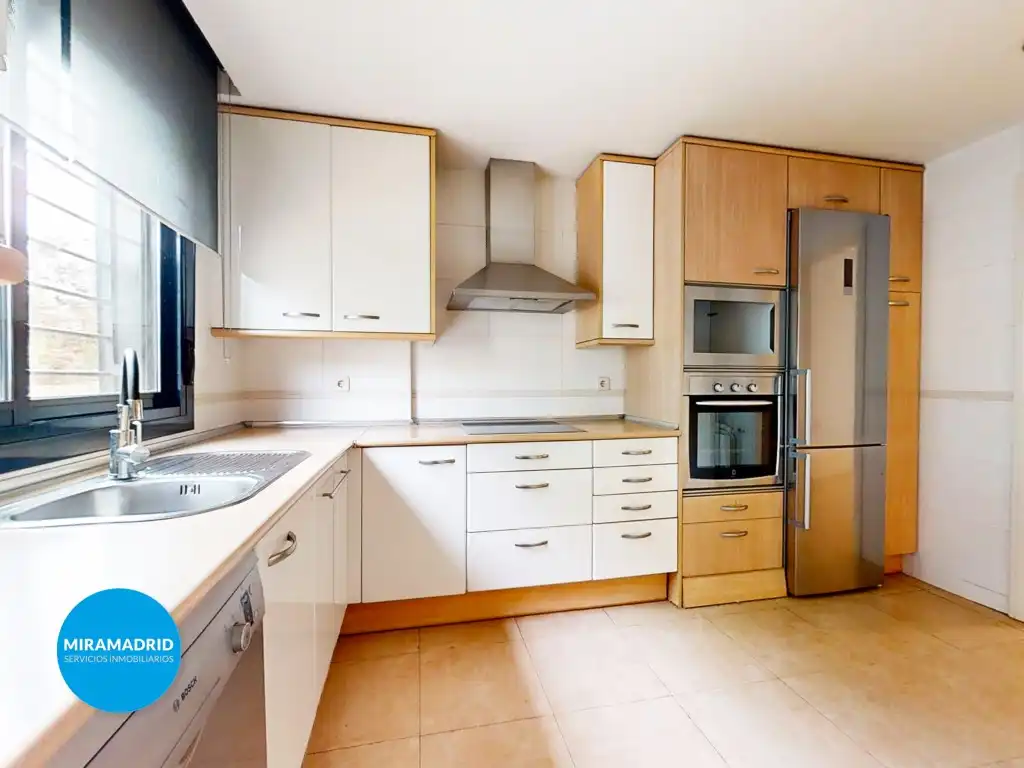 Cocina de Casa adosada en venta en Paracuellos de Jarama con Aire acondicionado