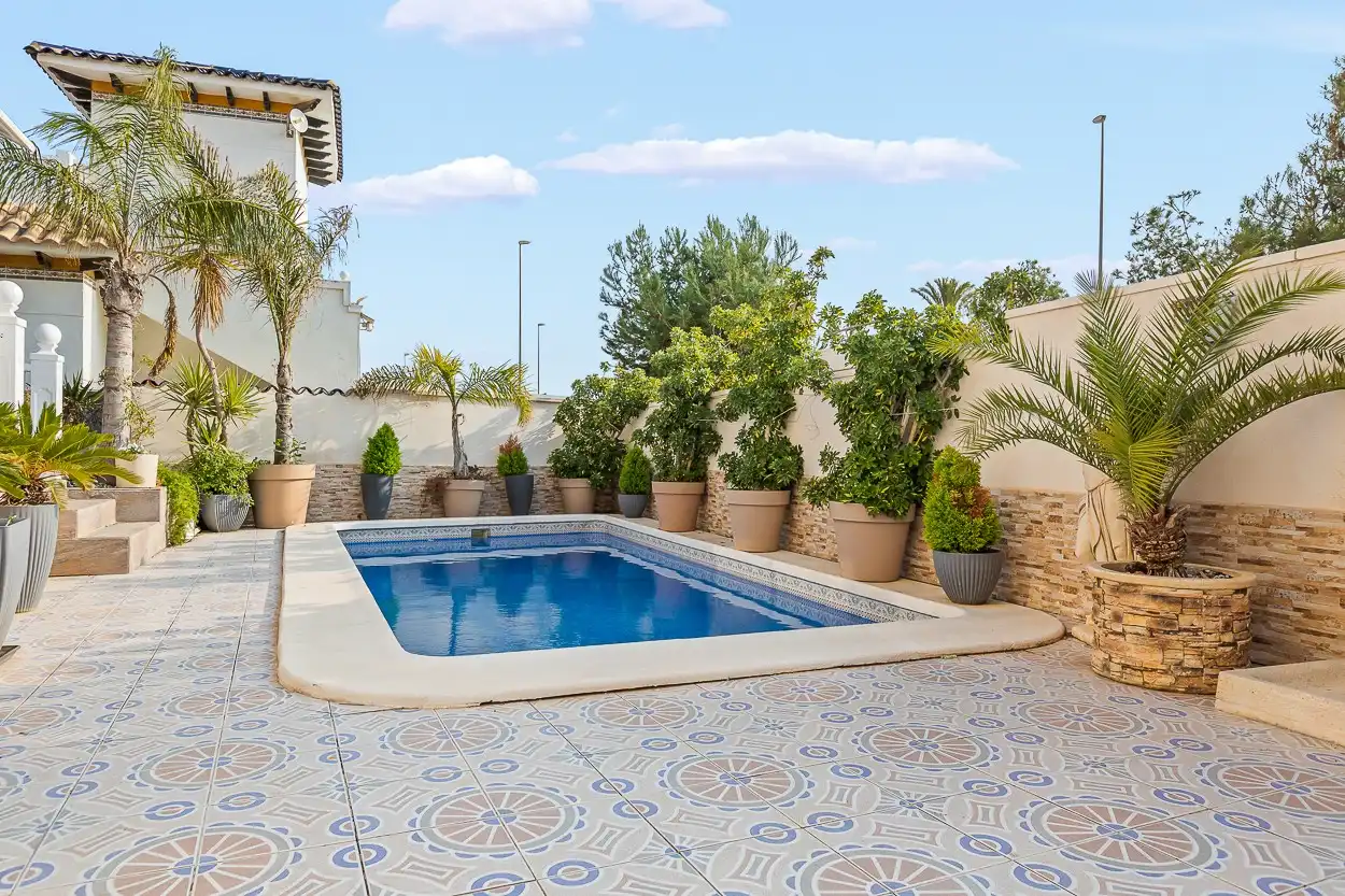 Piscina de Casa o xalet en venda en Orihuela amb Piscina