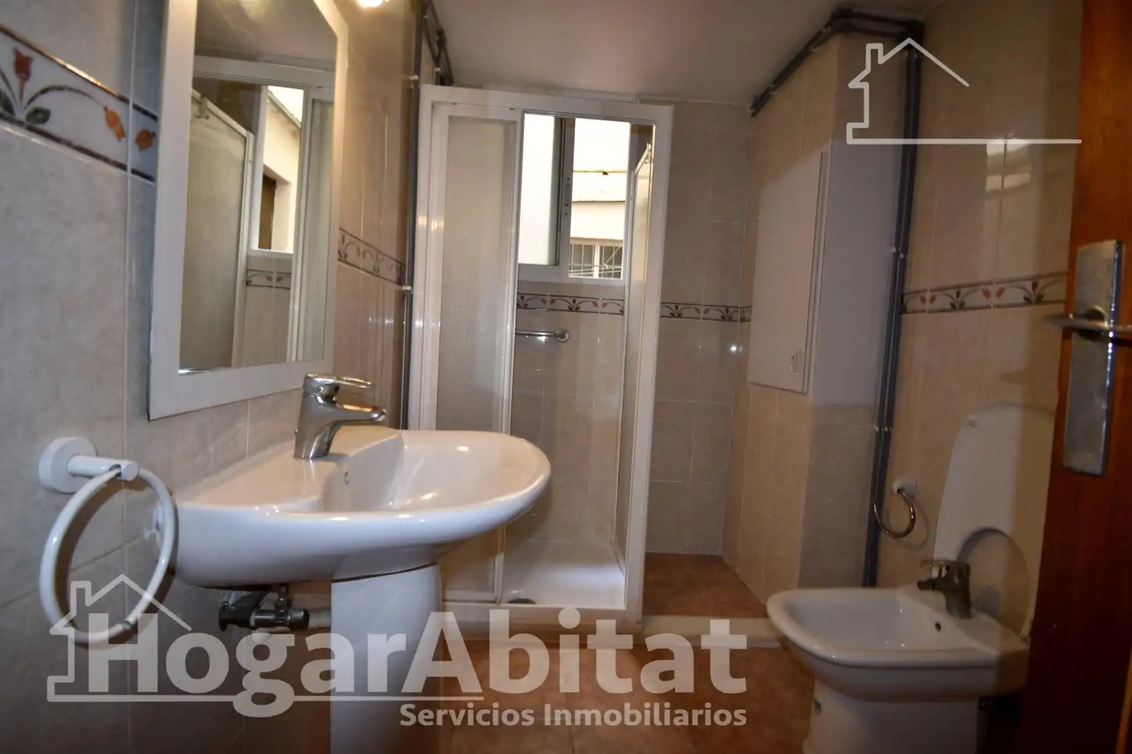 Bathroom of Flat for sale in Oliva  with Balcony