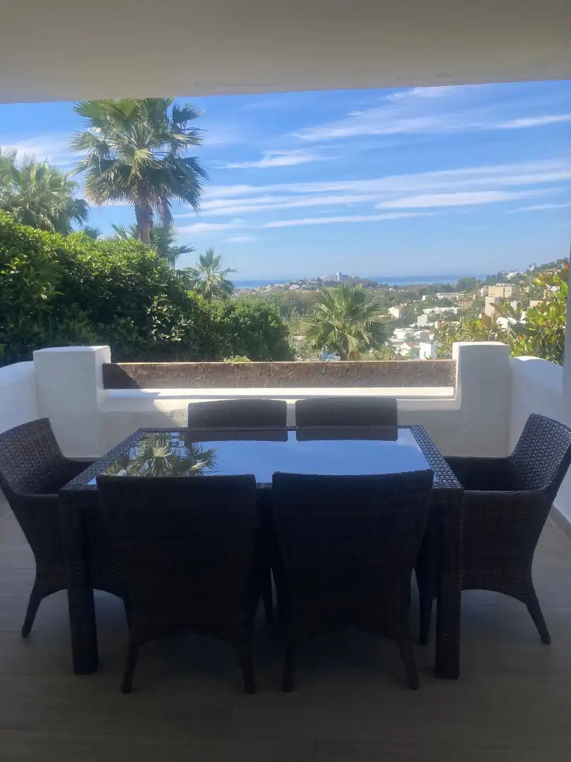 Terrasse von Wohnungen zum Verkauf in Benahavís mit Terrasse und Möbliert