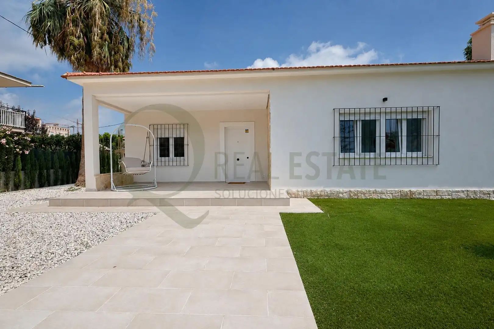 Vista exterior de Casa o xalet en venda en Sant Joan d'Alacant amb Aire condicionat, Jardí privat i Piscina
