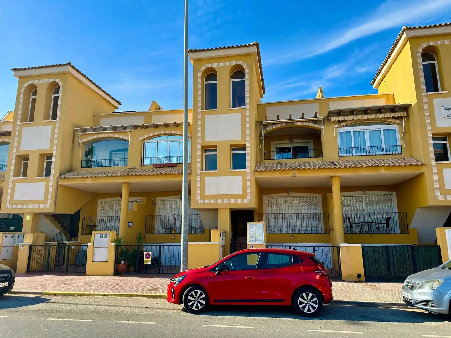 Vista exterior de Apartamento de alquiler en Daya Nueva con Aire acondicionado, Piscina y Amueblado