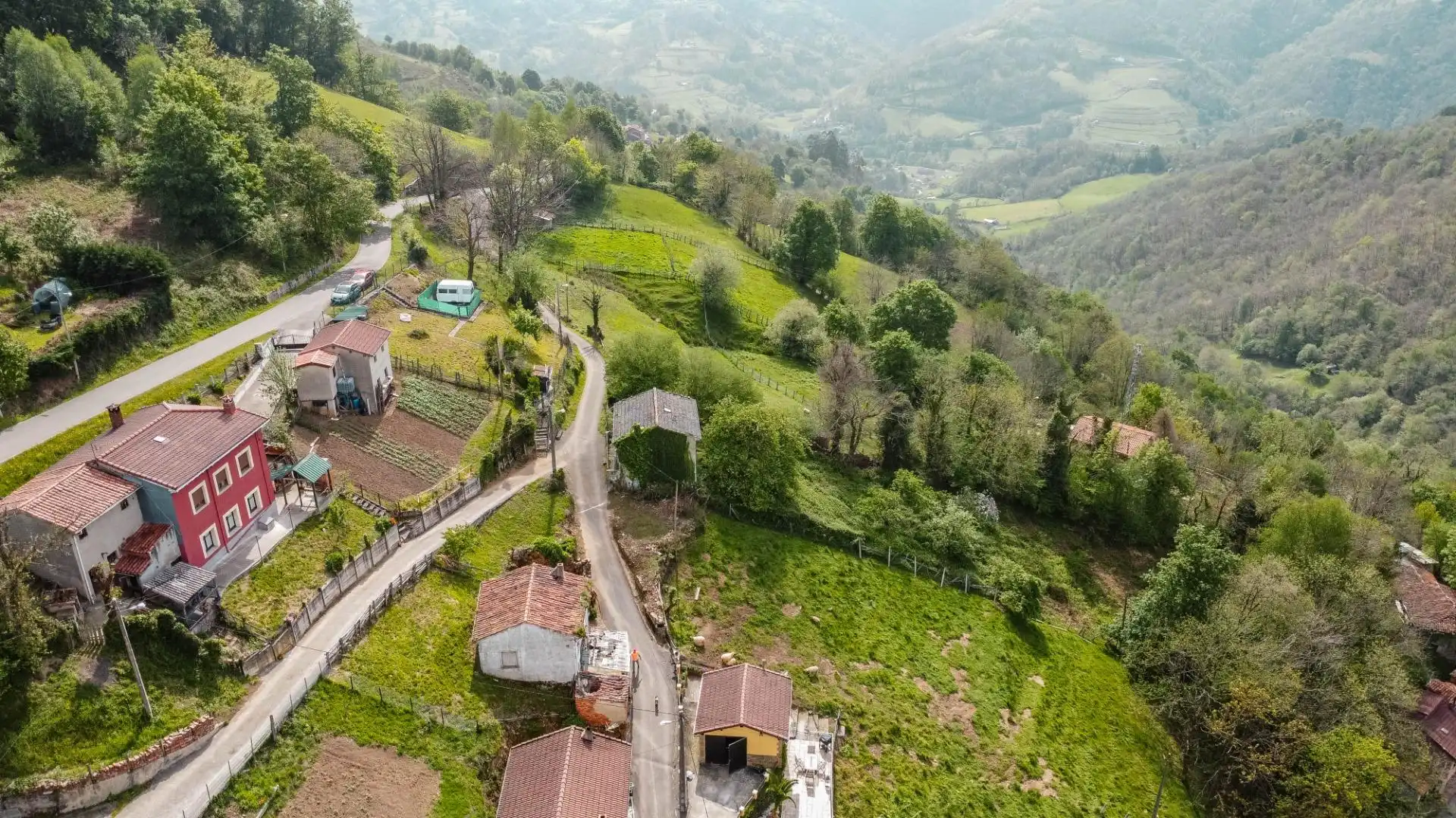 Casa adosada en venta en Laviana con Jardín privado y Amueblado