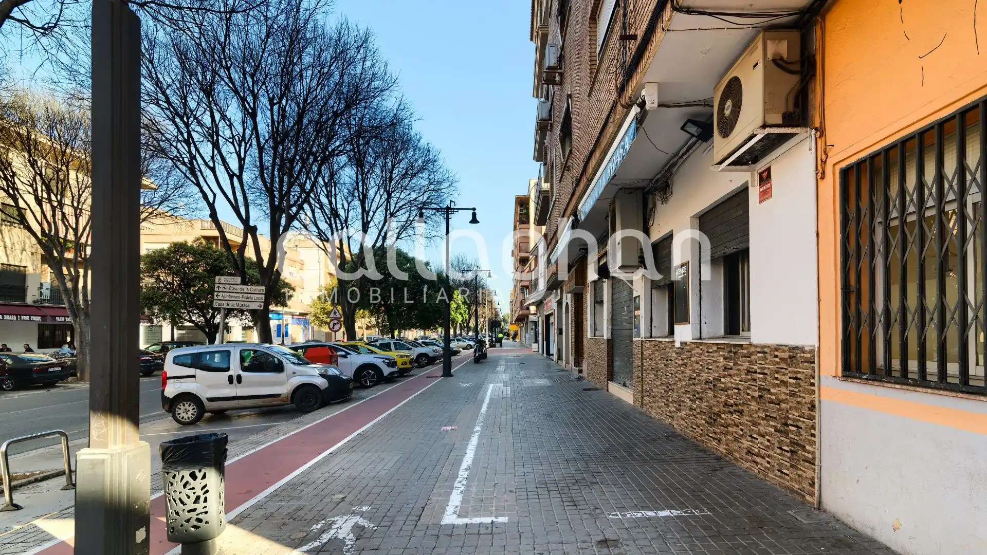 Vista exterior de Local en venta en L'Alcúdia con Aire acondicionado y Amueblado
