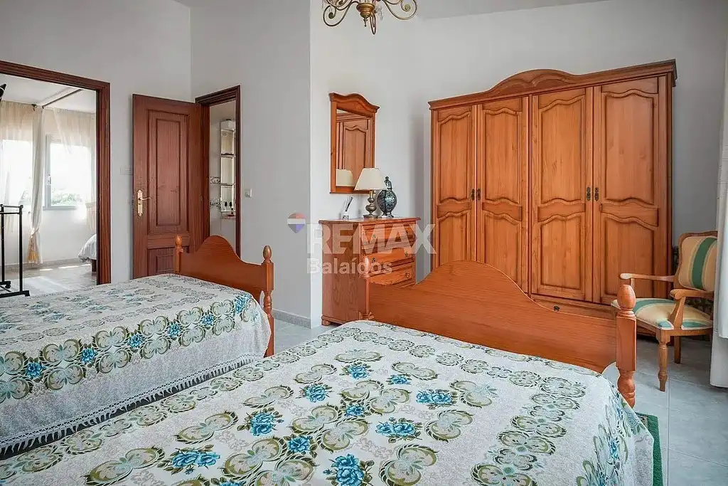 Dormitori de Casa o xalet en venda en A Pobra do Caramiñal amb Calefacció, Jardí privat i Parquet