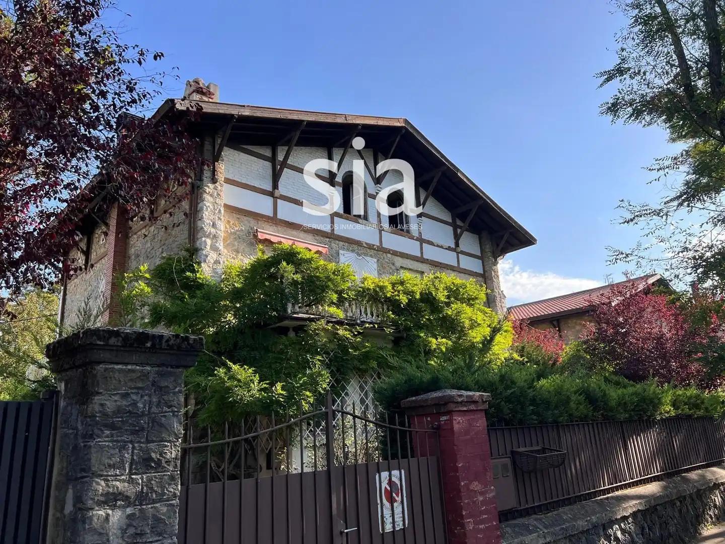 Außenansicht von Haus oder Chalet zum Verkauf in Vitoria - Gasteiz mit Heizung, Privatgarten und Terrasse