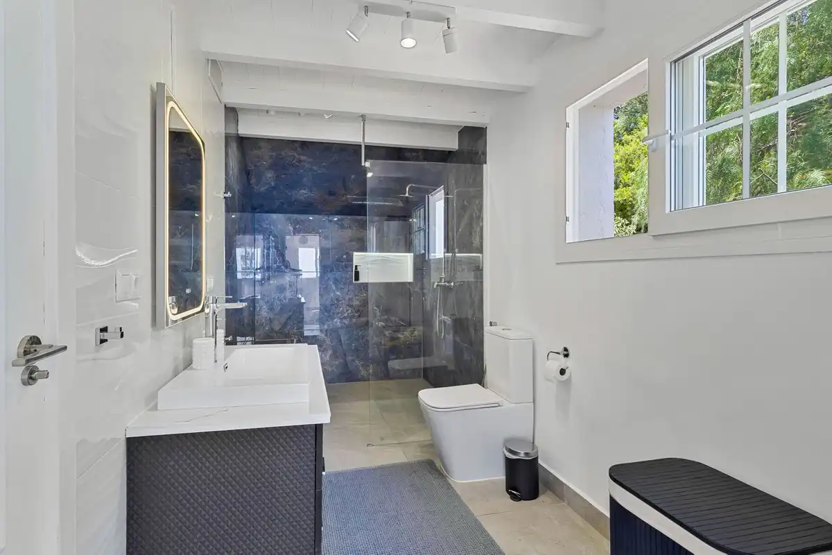 Bathroom of Houses for sale in Ojén  with Air Conditioner, Private garden and Swimming Pool