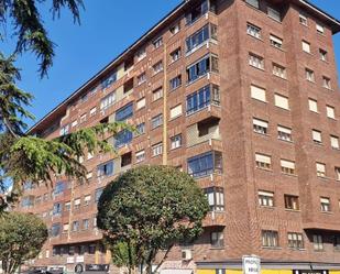 Vista exterior de Pis en venda en Oviedo  amb Calefacció i Terrassa