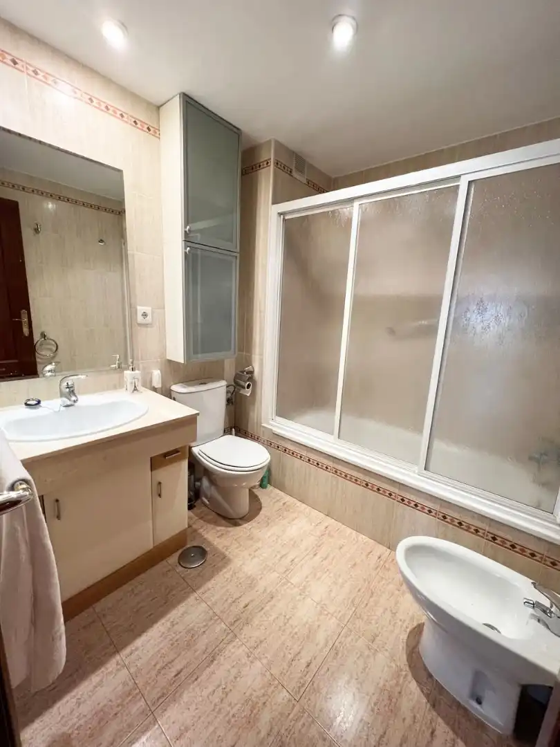Bathroom of Flat for rent in Marbella  with Air Conditioner, Heating and Terrace