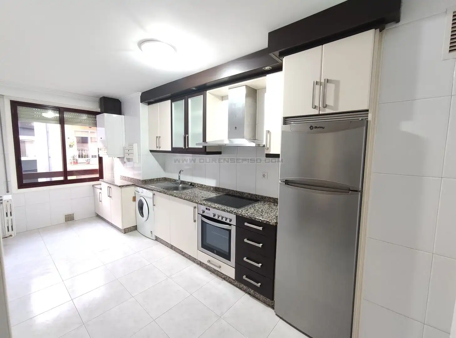 Kitchen of Flat for rent in Ourense Capital   with Heating, Oven and Washing machine