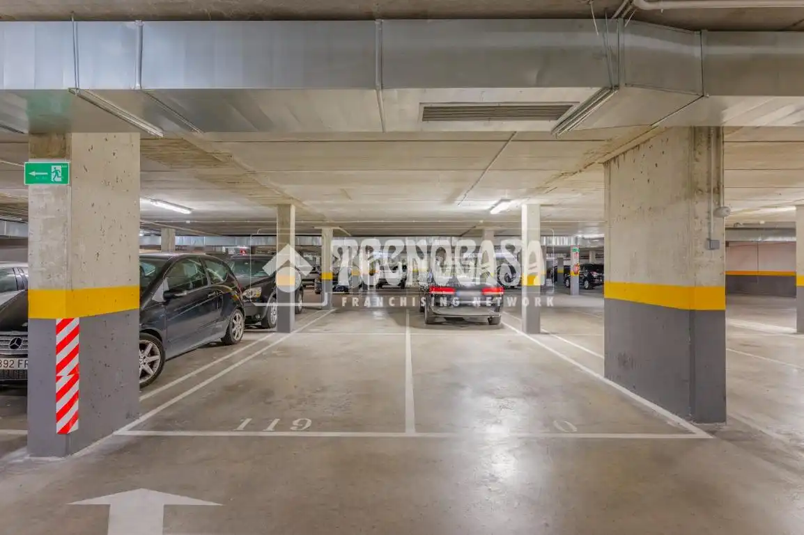 Aparcament de Pis en venda en Tres Cantos amb Aire condicionat, Calefacció i Terrassa