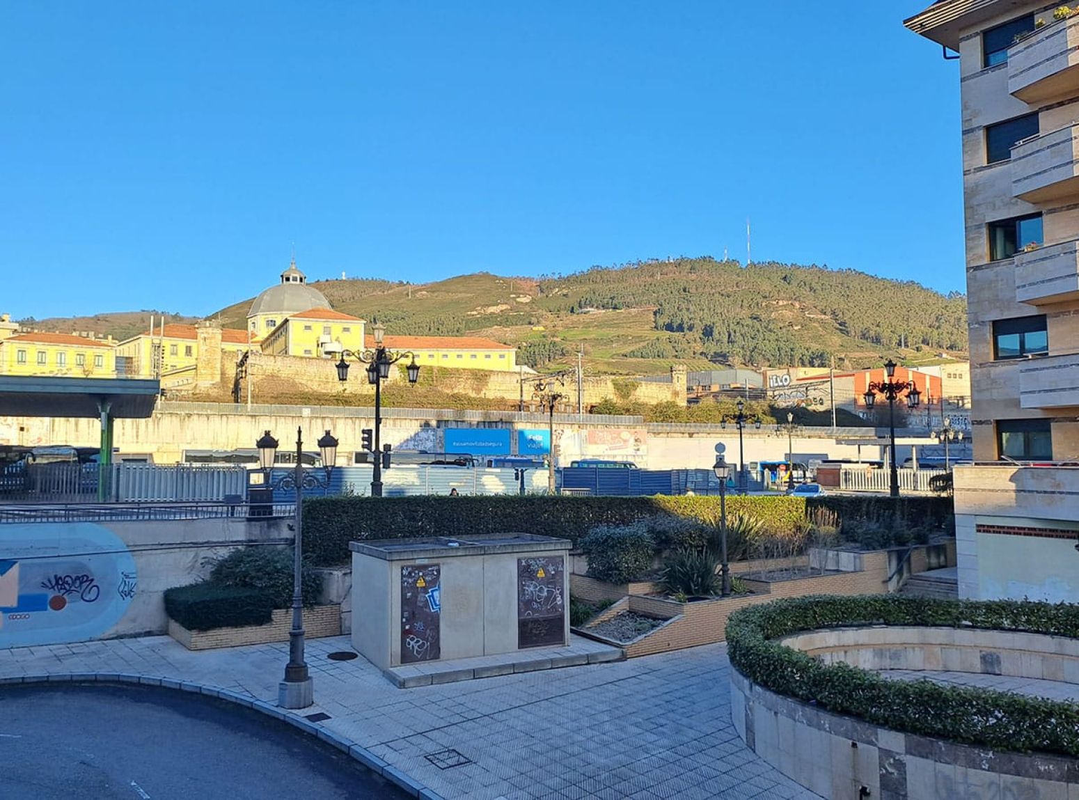 Vista exterior de Pis en venda en Oviedo  amb Traster