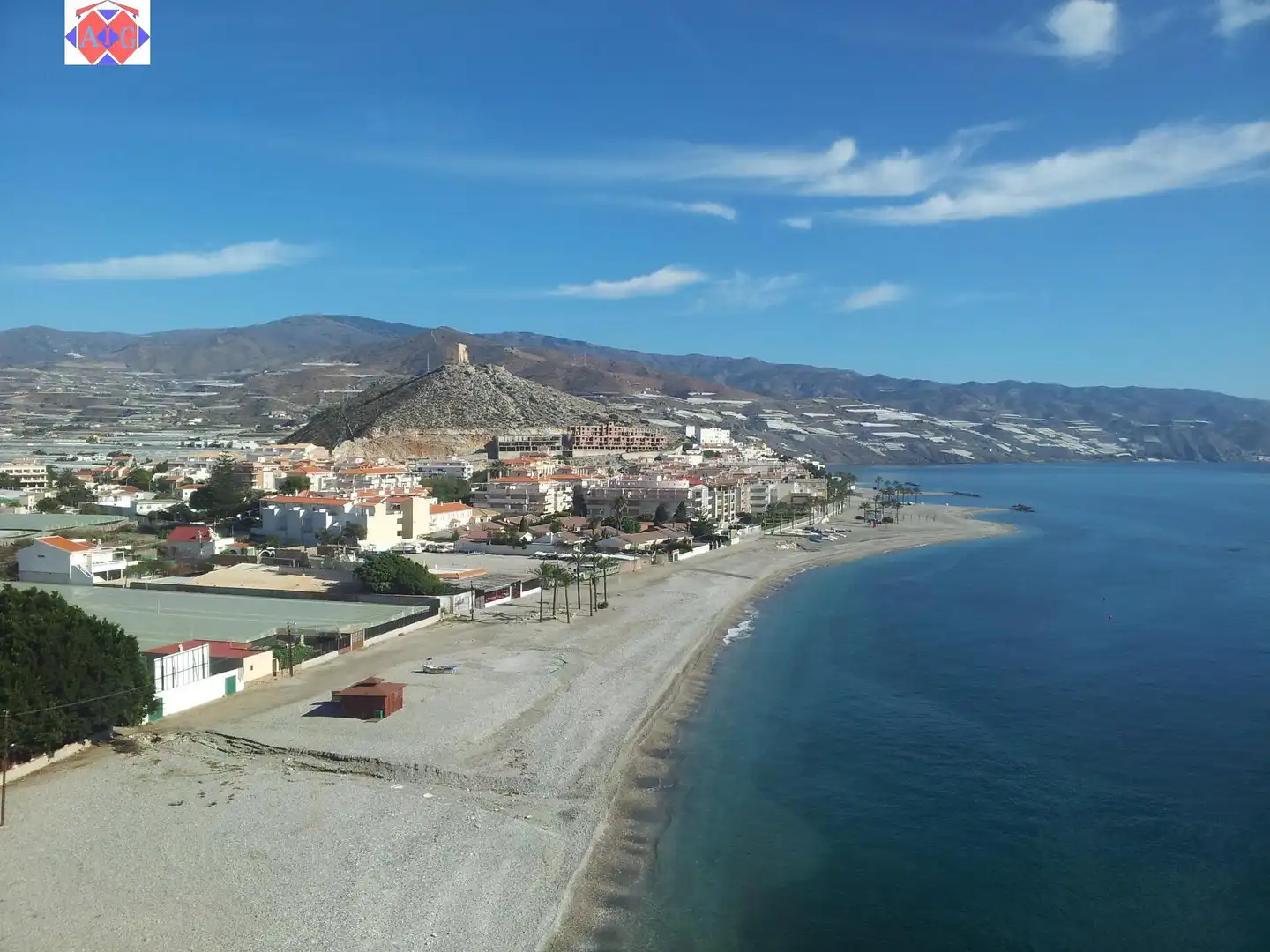 Vista exterior de Ático en venta en Gualchos con Aire acondicionado, Terraza y Piscina comunitaria