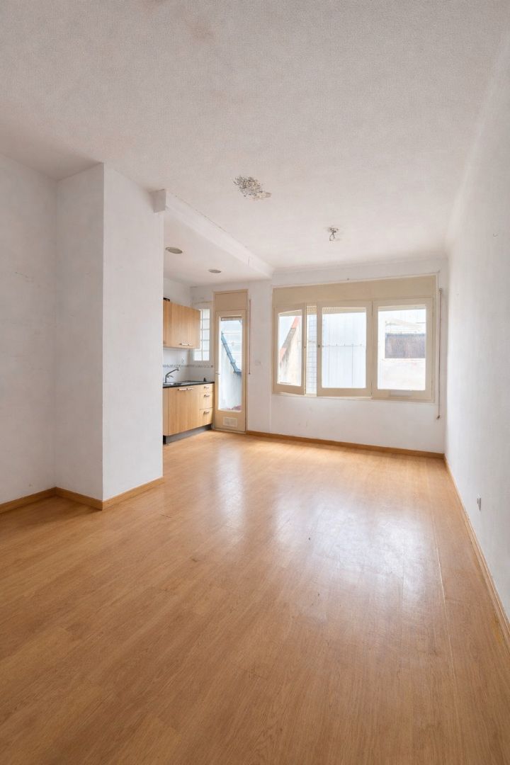 Vista exterior de Casa o xalet en venda en Badalona amb Parquet, Terrassa i Traster