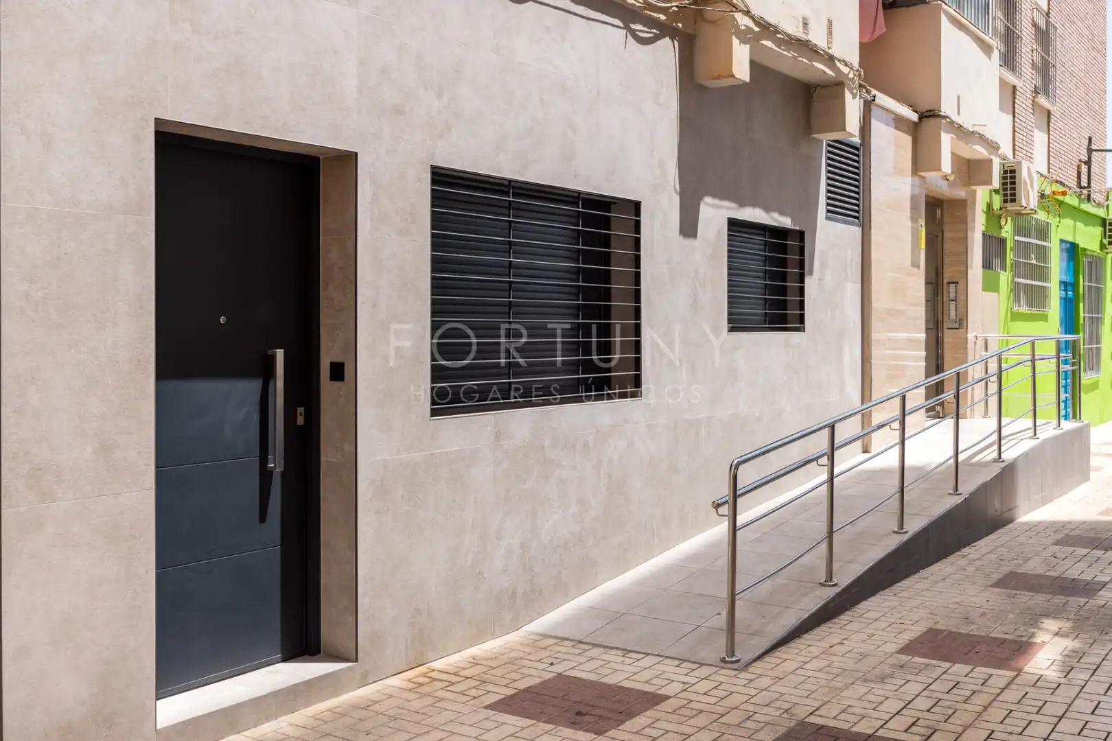 Vista exterior de Estudi en venda en Málaga amb Aire condicionat i Moblat