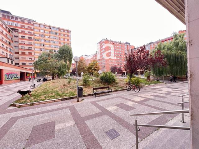 Local comercial en Venta en Voluntaria entrega en Arriaga - Lakua