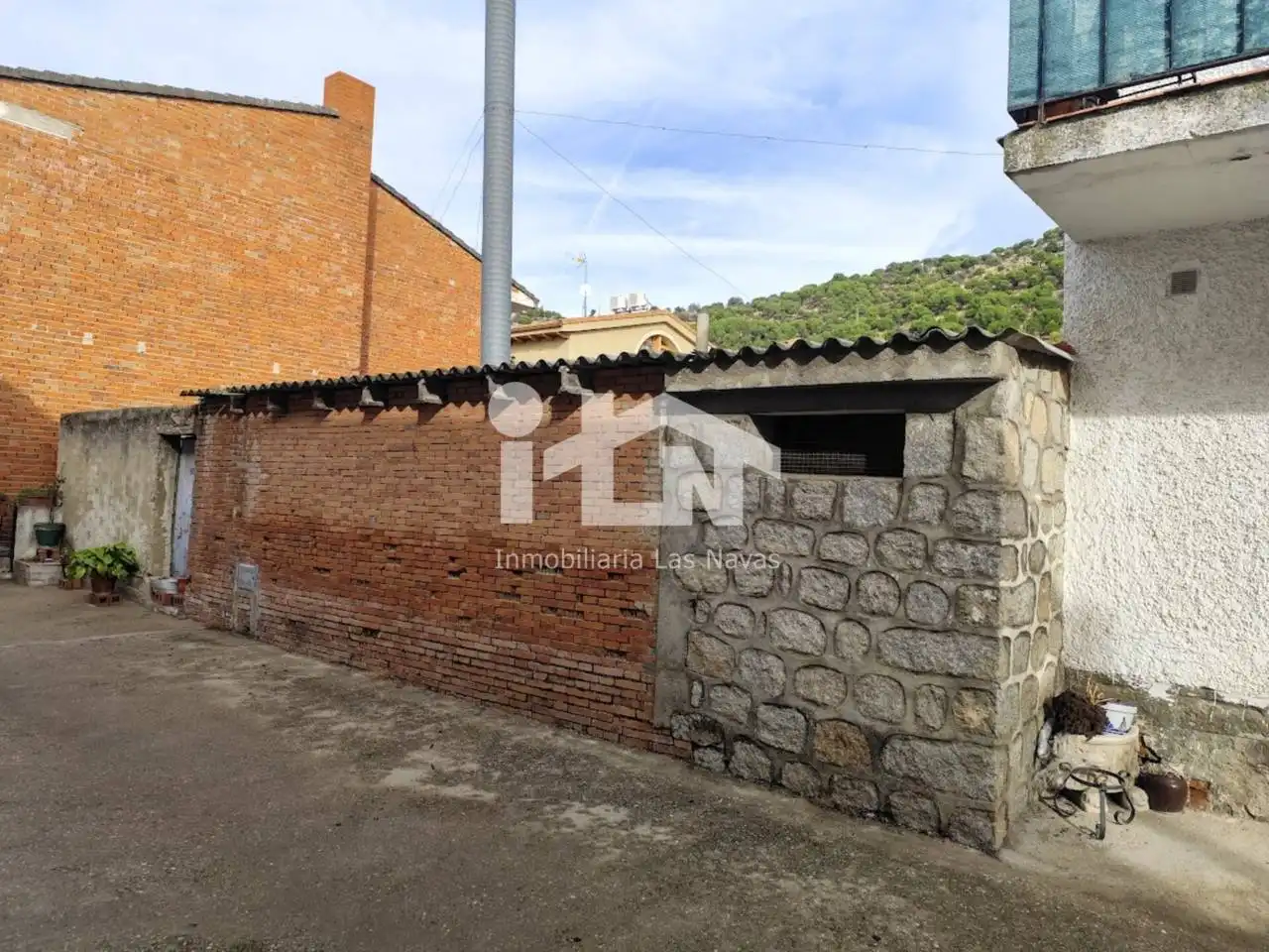 Vista exterior de Casa o xalet en venda en El Hoyo de Pinares  amb Calefacció