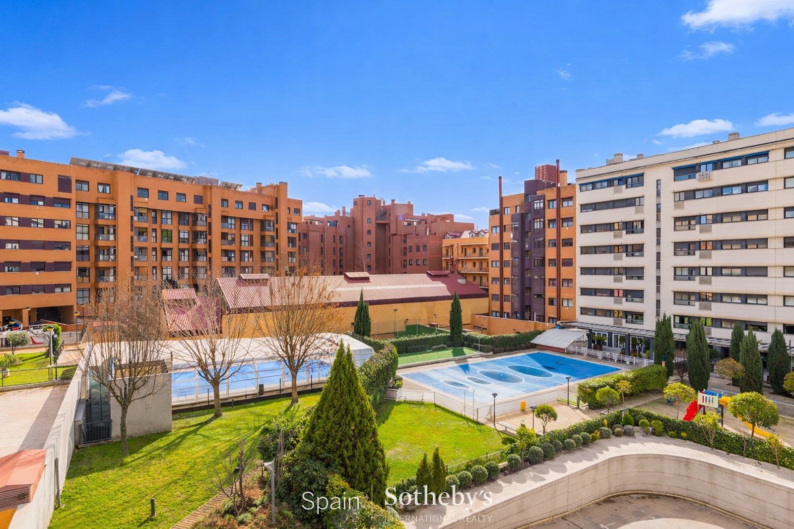Piscina de Apartament en venda en  Madrid Capital amb Aire condicionat, Calefacció i Terrassa